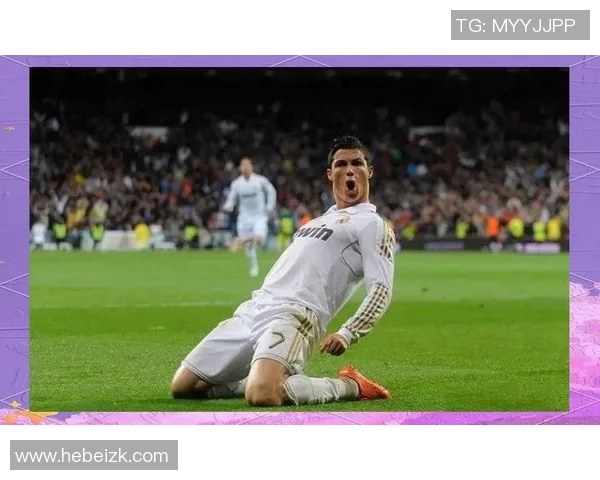 体力超群的足球明星们如何在赛场上展现力量与技巧的完美结合